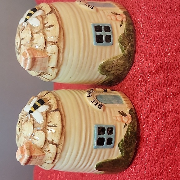 Vtg Treasure Craft Pfaltzgraff Beehive Salt & Pepper Shakers - Picture 2 of 14
